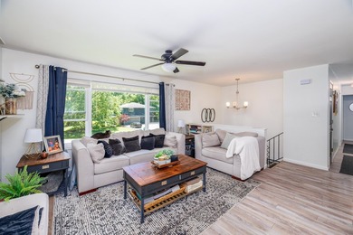 Welcome to this beautifully maintained 4-bedroom, 2.5-bath - photo 14