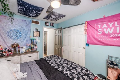 Welcome to this beautifully maintained 4-bedroom, 2.5-bath - photo 20