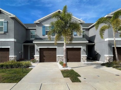 Lake Townhome/Townhouse For Sale in Tampa, Florida