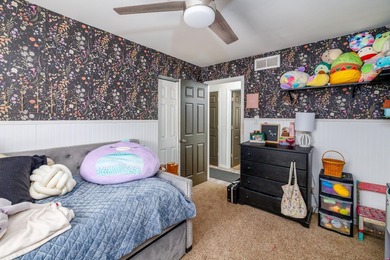 Welcome to this beautifully maintained 4-bedroom, 2.5-bath - photo 22
