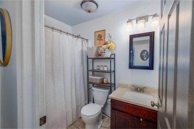 Welcome to this beautifully maintained 4-bedroom, 2.5-bath - photo 23