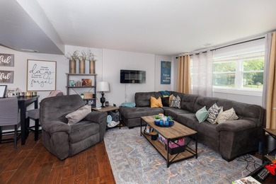 Welcome to this beautifully maintained 4-bedroom, 2.5-bath - photo 28