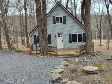 Arrowhead Lake Home For Sale in Pocono Lake Pennsylvania