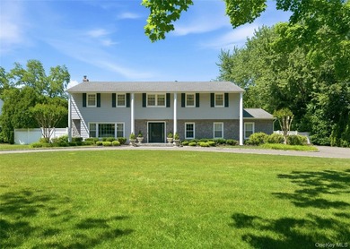 This absolutely stunning, updated Colonial offers timeless - photo 1