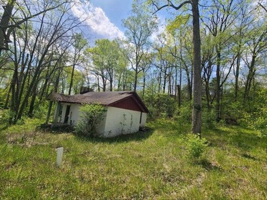 Commercial Property located in a high traffic area. 2 minutes to - photo 3