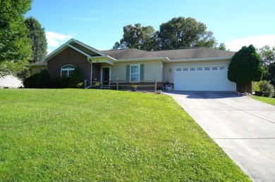 Convenient One-Level Living in Hampton Square! - photo 1