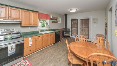 Square footage is 1109. Tax records are incorrect. Perfect - photo 8