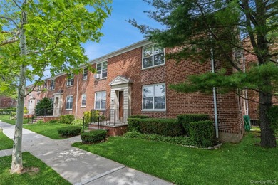 Welcome Home! Step into this beautifully maintained, sun-kissed - photo 2