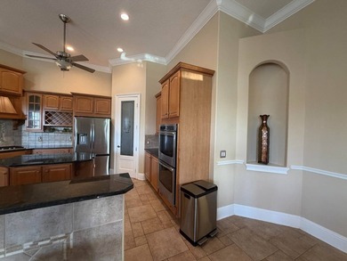 Expansive Luxury Home 5/4 with golf course views and inground - photo 12
