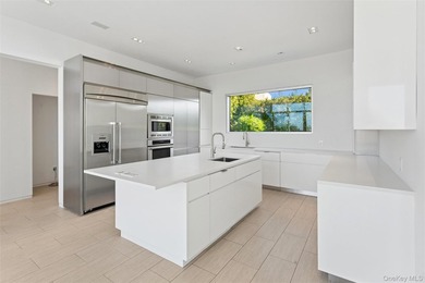 Commanding one of the most coveted positions in Hewlett Bay Park - photo 15