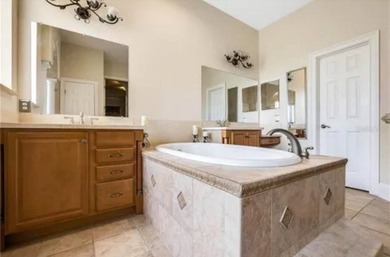 Expansive Luxury Home 5/4 with golf course views and inground - photo 15
