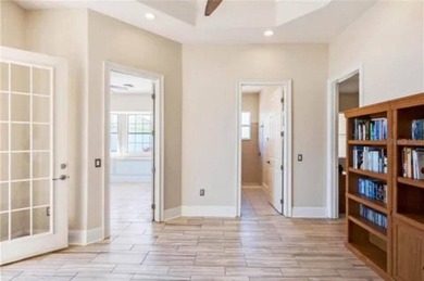 Expansive Luxury Home 5/4 with golf course views and inground - photo 26