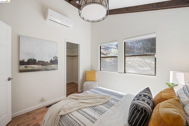 Majestic nature lover's retreat in the heart of Montclair. This - photo 30