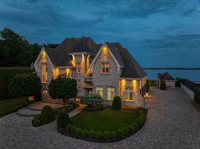 Lac des Deux Montagnes - Lake of Two Mountains Home For Sale in Sainte-Marthe-Sur-le-Lac QC