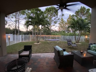 Spacious two-story home featuring 4 bedrooms, 3.5 bathrooms - photo 22