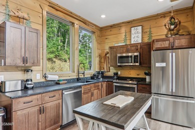 Beautifully appointed, nearly new 3BR, 4BA mountain modern cabin - photo 4
