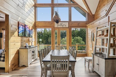 Beautifully appointed, nearly new 3BR, 4BA mountain modern cabin - photo 7