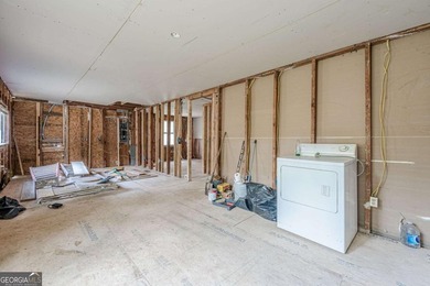 Investor special near Lake Allatoona! This single-story home on - photo 5