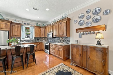 Set in a timeless mid-island location, this charming - photo 11