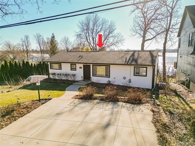 WATERFRONT HOME YOU DO NOT WANT TO MISS!! Discover the ultimate - photo 7