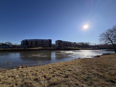 DOWNTOWN WATERFRONT - RIPARIAN RIGHTS - DEEPWATER ACCESS! - photo 3