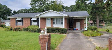 Lake Wallace Home For Sale in Bennettsville South Carolina