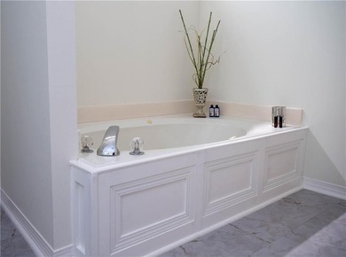 Welcome to this immaculate, move-in ready home in Lake Forest! - photo 13