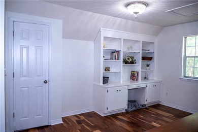 Welcome to this immaculate, move-in ready home in Lake Forest! - photo 16