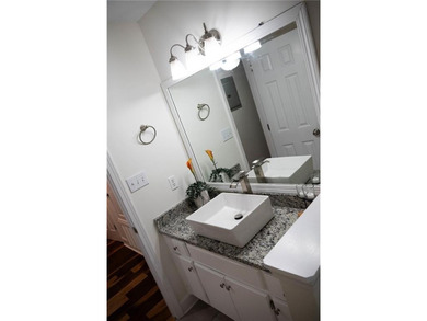 Welcome to this immaculate, move-in ready home in Lake Forest! - photo 19