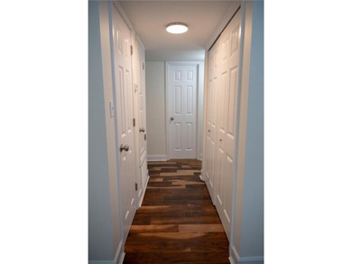 Welcome to this immaculate, move-in ready home in Lake Forest! - photo 20