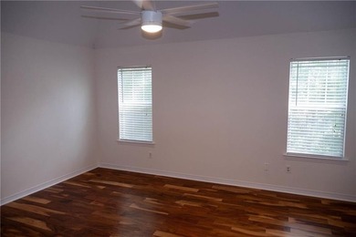 Welcome to this immaculate, move-in ready home in Lake Forest! - photo 21