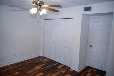 Welcome to this immaculate, move-in ready home in Lake Forest! - photo 22