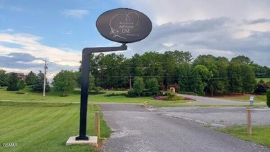 Welcome to Sunflower Barn, a rare opportunity to own an - photo 3