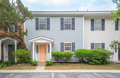 Lake Home Sale Pending in Mount Pleasant, South Carolina