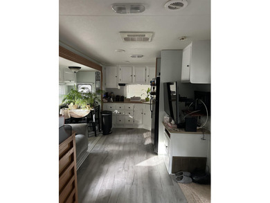 Charming 2010 Nomad camper with large deck on leased land with - photo 4