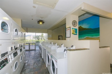 Legal Lodging Unit in Waikiki! Well-maintained studio on the - photo 15