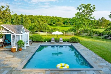 Set on 14.5 acres with 435 feet of private coastline, Southwinds - photo 5