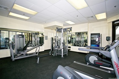 Legal Lodging Unit in Waikiki! Well-maintained studio on the - photo 18