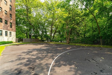 Discover this well-maintained and spacious 2-bed, 1-bath co-op