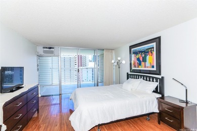 Legal Lodging Unit in Waikiki! Well-maintained studio on the - photo 24