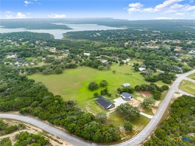 7 Acres. 100-Year Barn. Live Oaks. Legacy Property, Priced to - photo 4