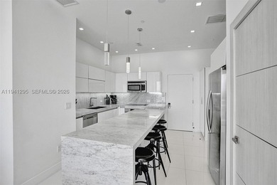 Premier corner penthouse offering the best two-bedroom layout - photo 11