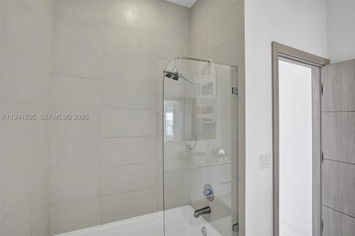 Premier corner penthouse offering the best two-bedroom layout - photo 19