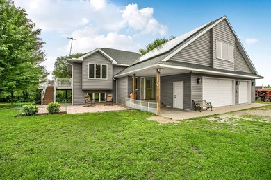 Welcome home to this beautiful 4-bedroom, 3-bathroom residence - photo 2