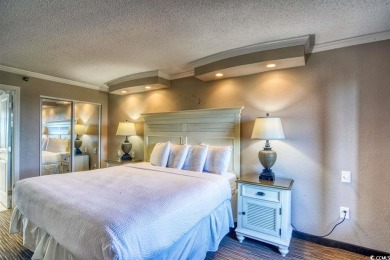 Direct Oceanfront Condo with amazing Views of the Ocean from the