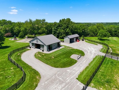 Beautifully maintained, thoughtfully appointed, and ideally - photo 2