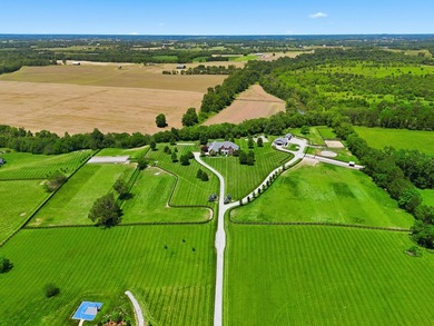 Beautifully maintained, thoughtfully appointed, and ideally - photo 4