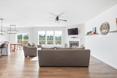 Welcome home to this stunning, move-in-ready 3-bedroom, 2-bath - photo 4