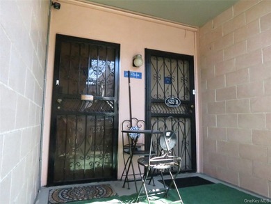 Welcome to the lovely maintained gated Melrose Court Condominium - photo 11