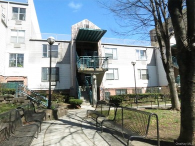 Welcome to the lovely maintained gated Melrose Court Condominium - photo 12
